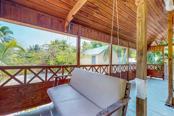 Comfortable home w casual island vibes, WiFi & partial AC - near the beach & town