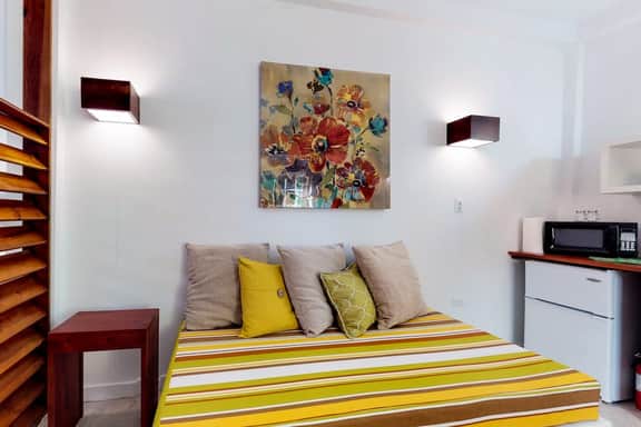 Tropical studio w patio, WiFi, AC - steps to the sea, water taxis & restaurants