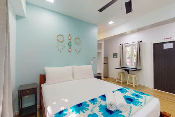 Cozy island cabana with central AC, bikes, BBQ area & walk-to-beach access
