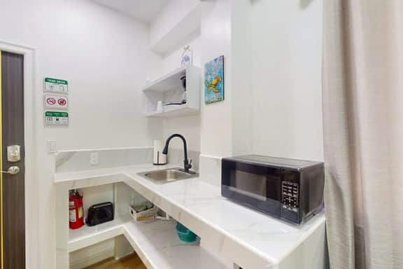 Cozy island cabana with central AC, bikes, BBQ area & walk-to-beach access