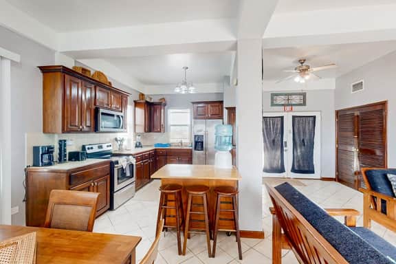 Spacious ground-floor condo with pool & patio - walk to ocean - Image 5