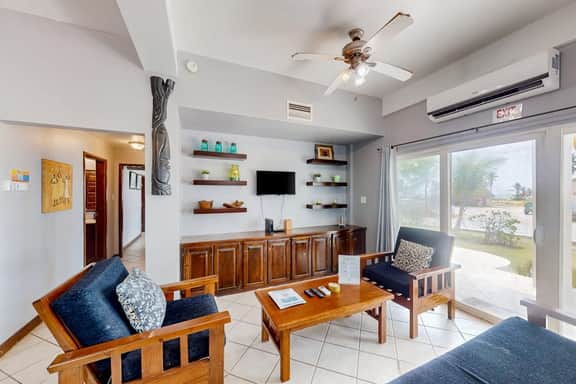 Spacious ground-floor condo with pool & patio - walk to ocean