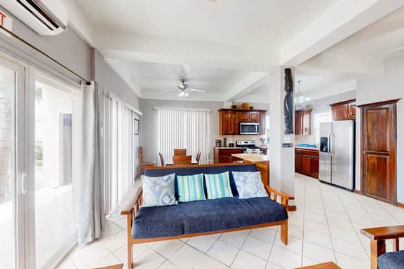 Spacious ground-floor condo with pool & patio - walk to ocean