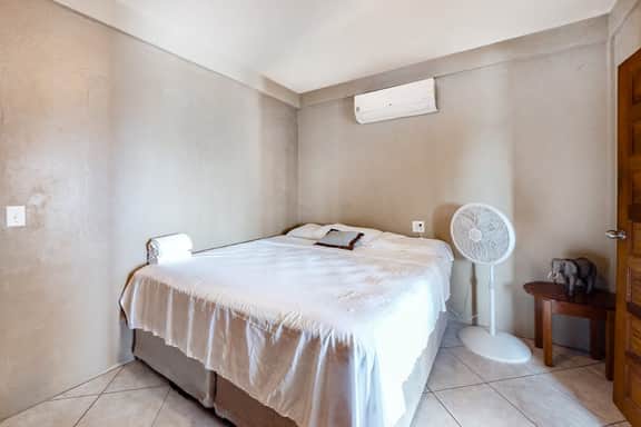 Resort Gem with Great Views, WiFi, AC, Shared Pool & Rooftop Deck