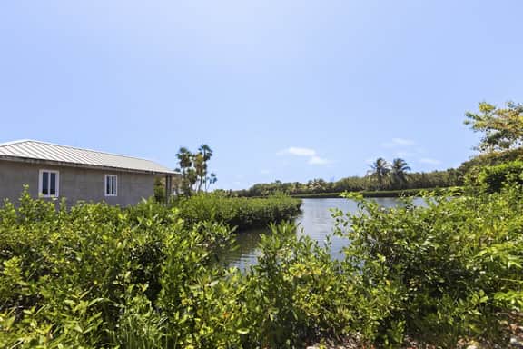 Charming lagoon front apartment with kayaks, SUPs, & nearby beach