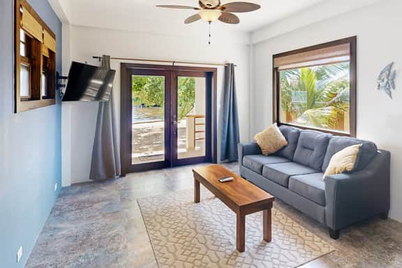 Beachfront suite with reef views - pool, bikes, canoes, dock, and grill access