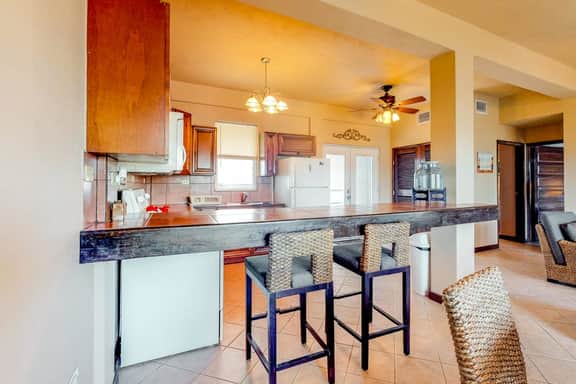 Apartment with WiFi, AC & shared outdoor pool - walk to the beach