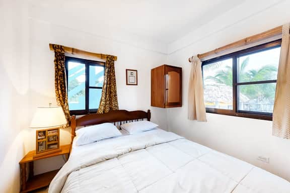 Affordable Suite on Gated Property with Rooftop Deck, WiFi, AC, and Shared Pool