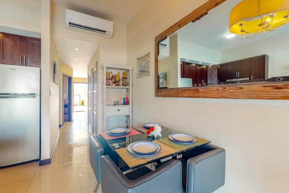 Beachfront condo with pool, amazing ocean view, & WD - near restaurants