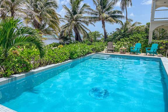 Colorful oceanfront condo with shared pool and jetted tub