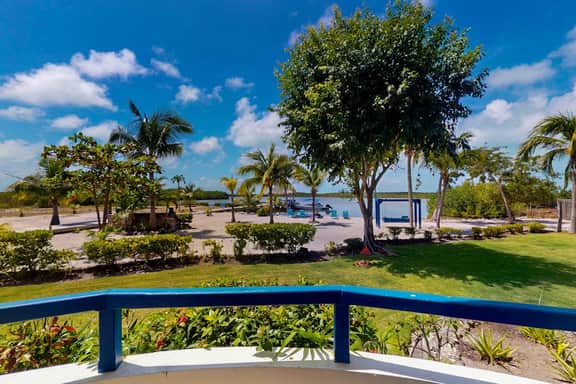 Charming Apartment with Idyllic Waterfront Views and Outdoor Pool Access