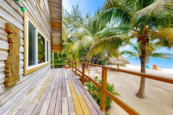Romantic beachfront home w ocean views, dock, hammock, veranda & free WiFi