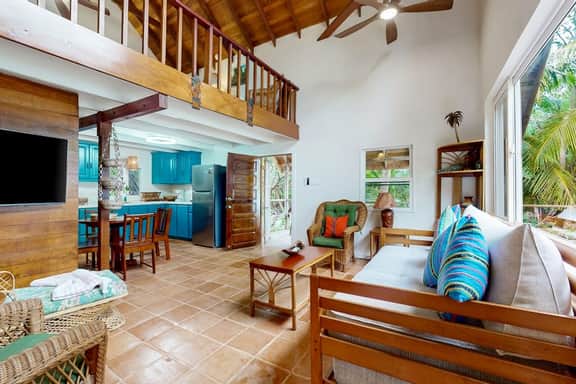 Romantic beachfront home w ocean views, dock, hammock, veranda & free WiFi
