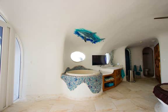 Unique waterfront studio with AC, pool, bikes, & kayaks