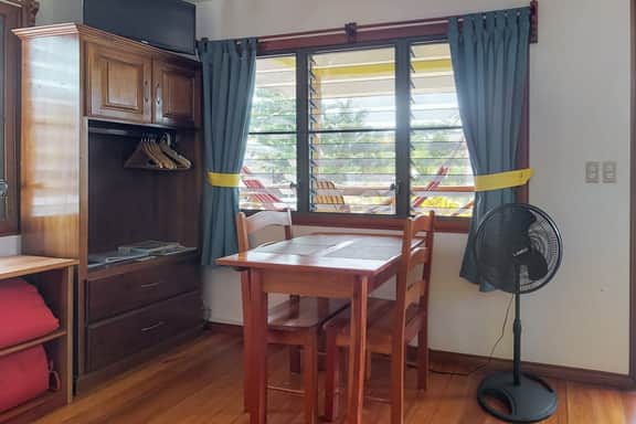 Romantic cabana w strong WiFi & shared pool, grill, enclosed yard-close to beach