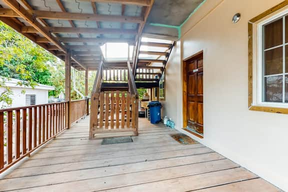 Two studios w ocean views, deck, partial AC & free WiFi - close to the beach