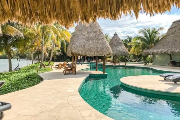 Romantic, secluded casita with partial AC, WiFi, pool and garden