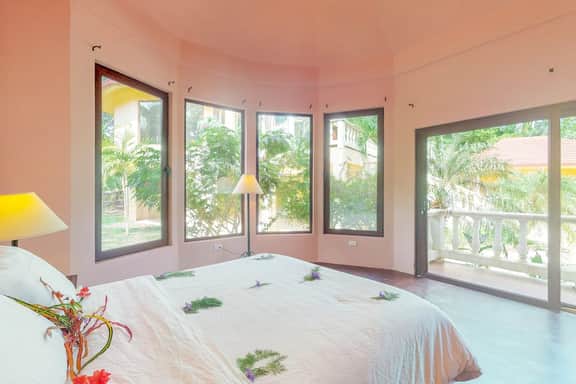 Romantic, secluded casita with partial AC, WiFi, pool and garden