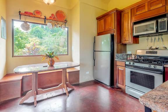 Romantic, secluded casita with partial AC, WiFi, pool and garden