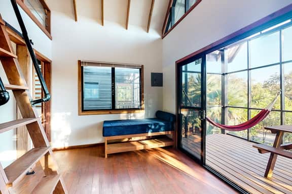 Romantic cabana with veranda, hammock, partial AC & WiFi - walk to the beach