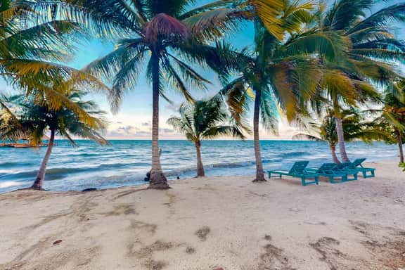 Charming beachfront condo with a kitchenette, shared pool, WiFi, & beach access