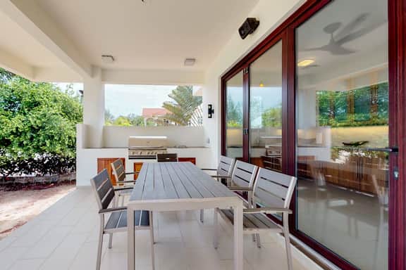 Oceanfront home w private beach, ocean view, kayaks, rooftop, WiFi & partial AC