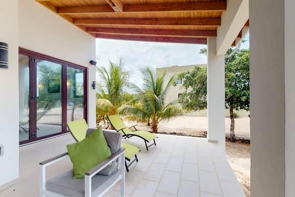 Oceanfront home w private beach, ocean view, kayaks, rooftop, WiFi & partial AC