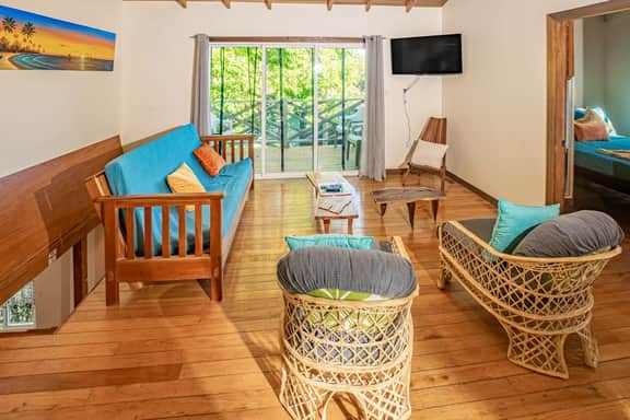 Spacious coastal house with outdoor pool, deck & near beach