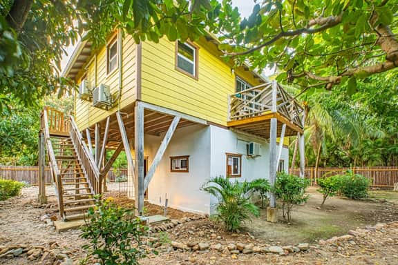 Spacious coastal house with outdoor pool, deck & near beach