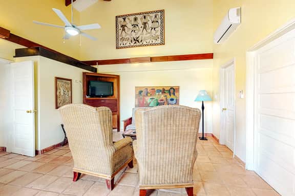 Comfortable oceanfront condo with a shared pool, ocean views & free WiFi