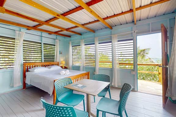 Beachfront cabin with private deck, ocean views & family-friendly vibe