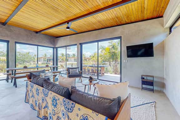 Luxury water view villa with splash pool, high speed WiFi & dog-friendly vibes