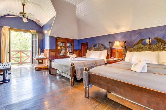 Two Riverfront Suites with Shared Infinity Pool, Balcony Views, WiFi, AC - Dogs OK