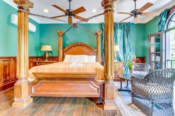 Two Riverfront Suites with Shared Infinity Pool, Balcony Views, WiFi, AC - Dogs OK