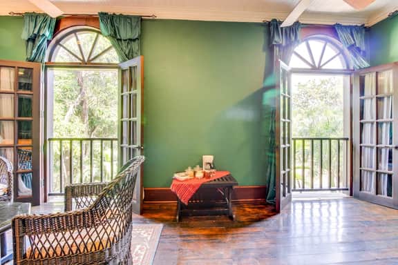 Lovely Riverfront Suite w Balcony, WiFi, AC, Pool & Gorgeous View