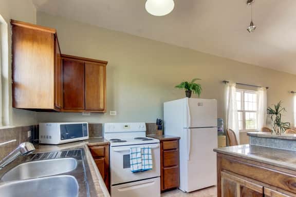 Stunning Ocean Views, Pool, Partial AC, Strong WiFi, & Oceanfront Location