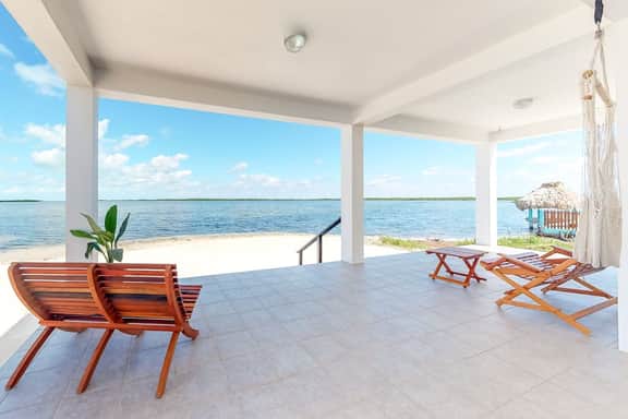 Waterfront home in a quiet area with amazing views, pool, lanai & hammock