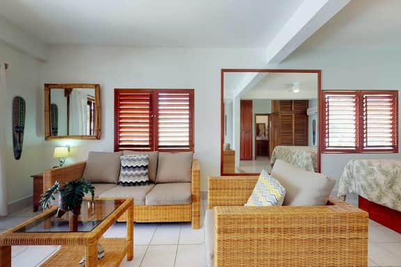 Beachfront condo w Caribbean Sea view, shared pool & dock, partial AC & WiFi