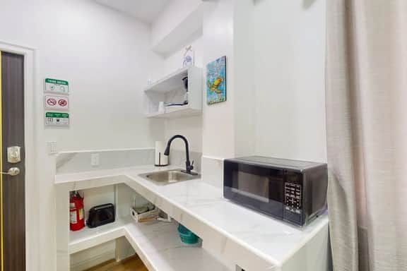 Cozy island cabana with central AC, bikes, BBQ area & walk-to-beach access - Image 5