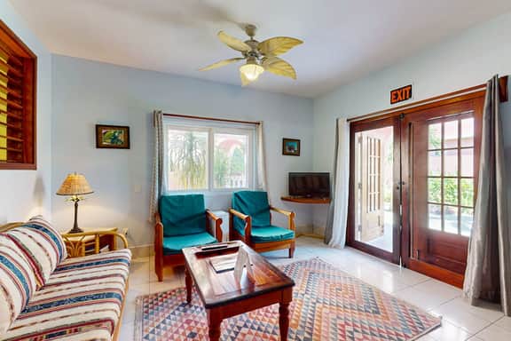 Peaceful dog-friendly condo w ocean view, shared pool, free WiFi & partial AC - Image 3