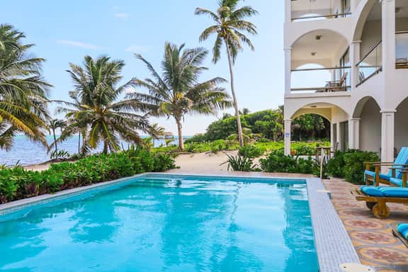 Relaxing condo with shared pool, ocean views, partial AC & WiFi - Image 2