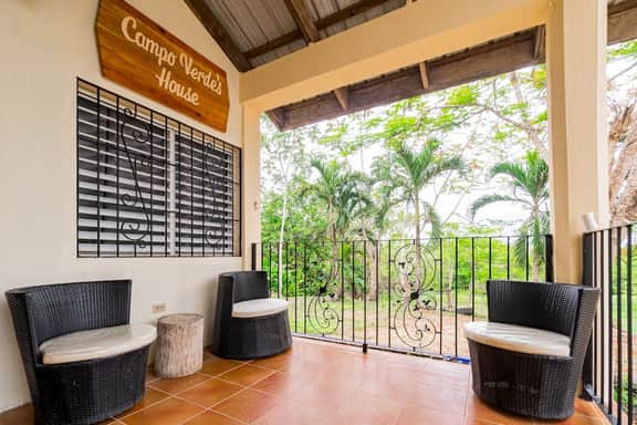 Tranquil single-level retreat with lush patio, hammock, & high-speed WiFi - Image 4