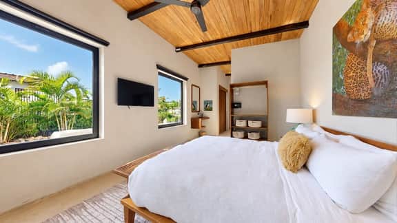 Lagoonfront 3BR Villa at Seabird 16 - Pool & Dock - Image 3