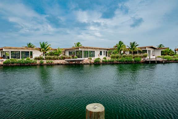 Lagoonfront 3BR Villa at Seabird 16 - Pool & Dock - Image 4