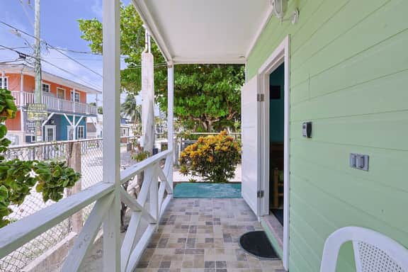 Central Caye Caulker Apartment with AC, Wi-Fi & Kitchen - Image 3