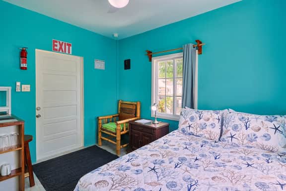 Central Caye Caulker Apartment with AC, Wi-Fi & Kitchen - Image 4