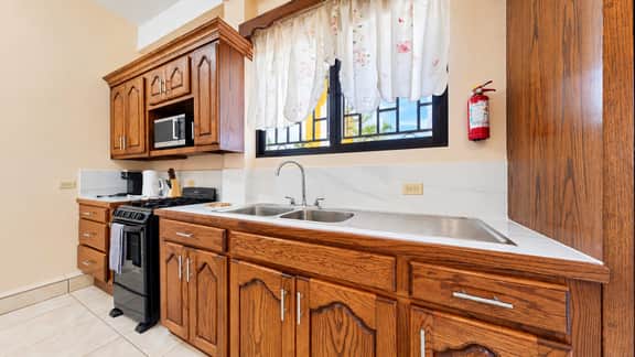 Coastal Dangriga Apartment with AC, In-Unit Laundry & Full Kitchen - Image 3