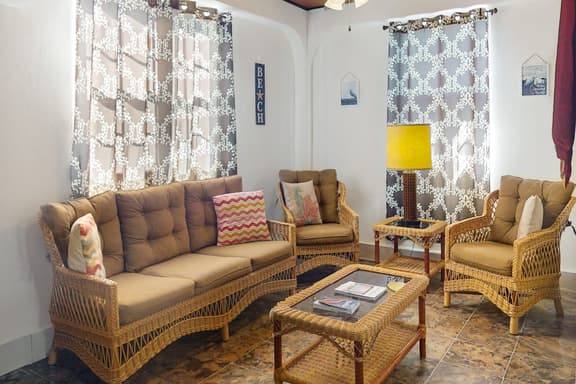 Apartment w pool, garden view, WiFi, partial AC - 1 block to the sea