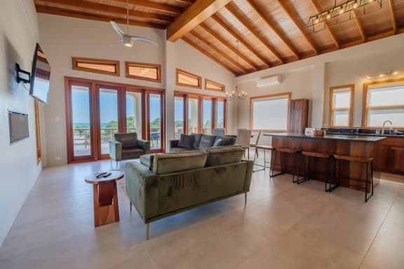Spacious beachfront retreat with a soaking tub - pool, canoes, dock, & grill