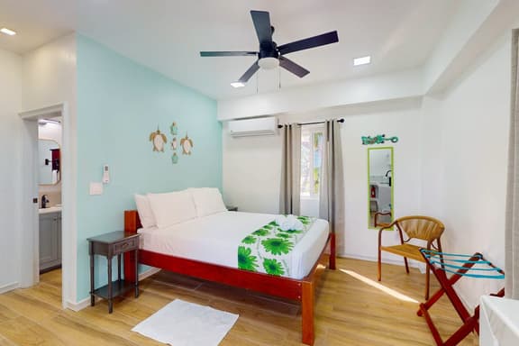 Charming island cabana with central AC, bikes & picnic area near beach